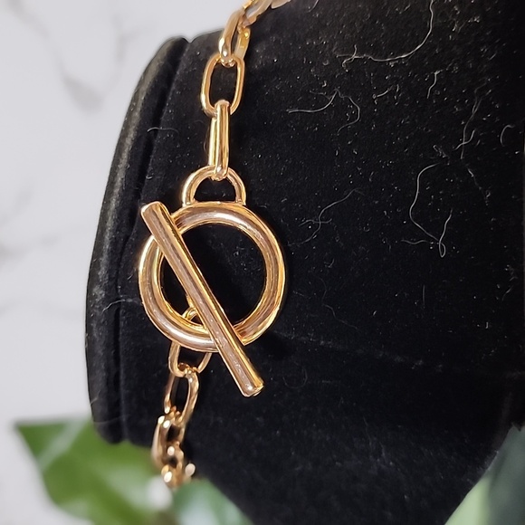 Louis Vuitton lock π and key π set on a gold tone hardware chain - Picture 4 of 12